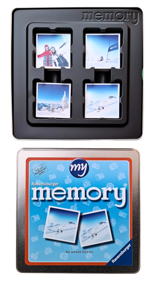 Geöffnete Memory-Dose mit vier winterlichen Spielkartenmotiven und abgenommener Metallabdeckung | © Ski amadé GmbH