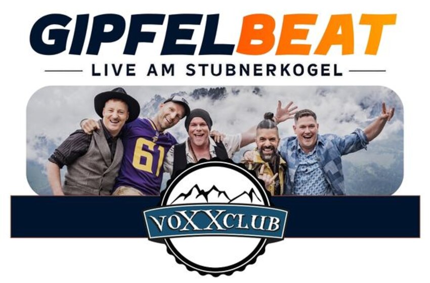 Werbegrafik für Gipfelbeat mit der Band voXXclub und Gruppenfoto vor Bergkulisse, Live am Stubnerkogel. | © Gasteiner Bergbahnen AG